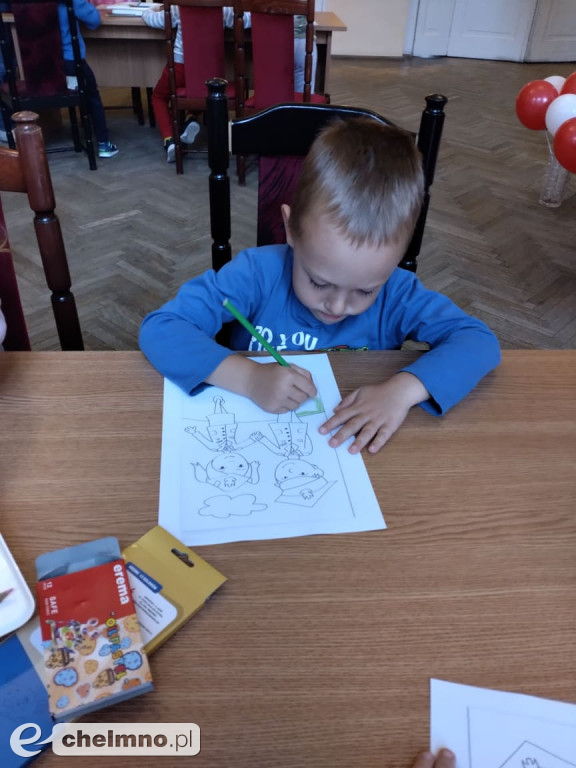 Przedszkolaki na lekcji patriotycznej