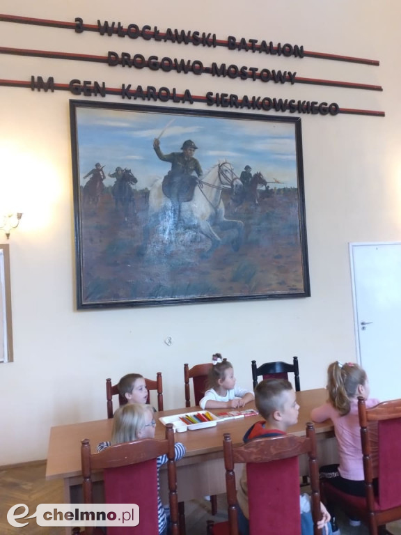 Przedszkolaki na lekcji patriotycznej