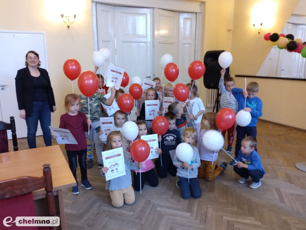 Przedszkolaki na lekcji patriotycznej