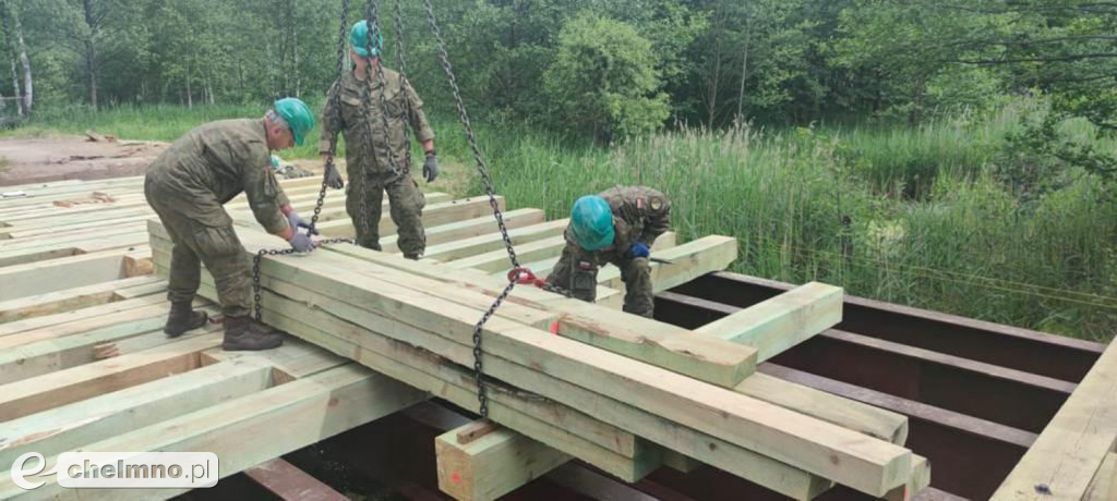 Żołnierze 3 BDM budują i remontują kolejne mosty