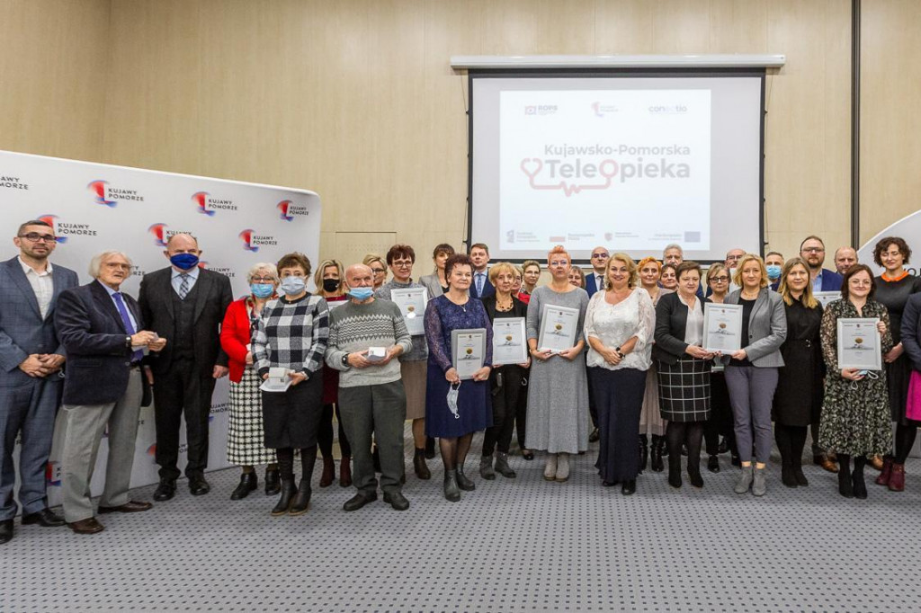 Bransoletki życia – takiego wsparcia oczekują seniorzy