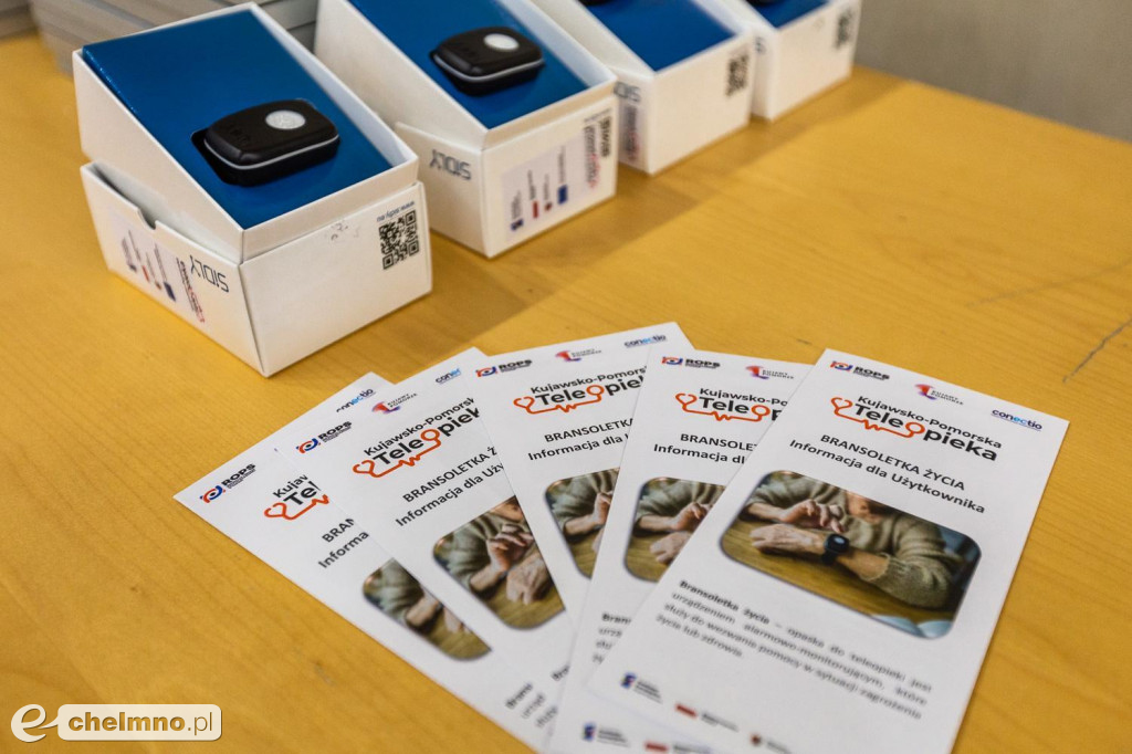 Bransoletki życia – takiego wsparcia oczekują seniorzy