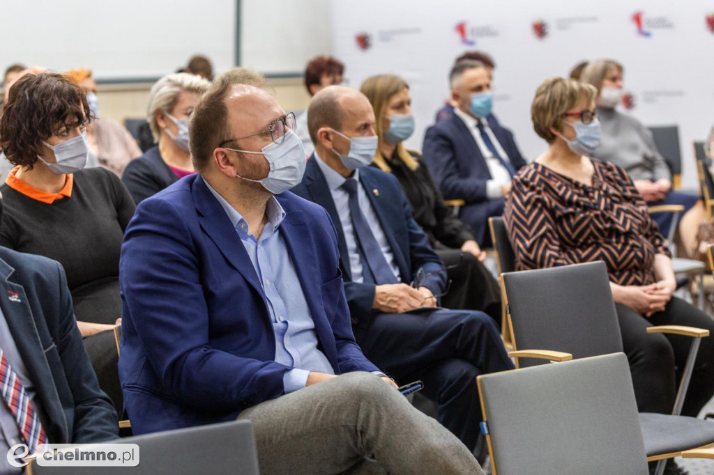 Bransoletki życia – takiego wsparcia oczekują seniorzy