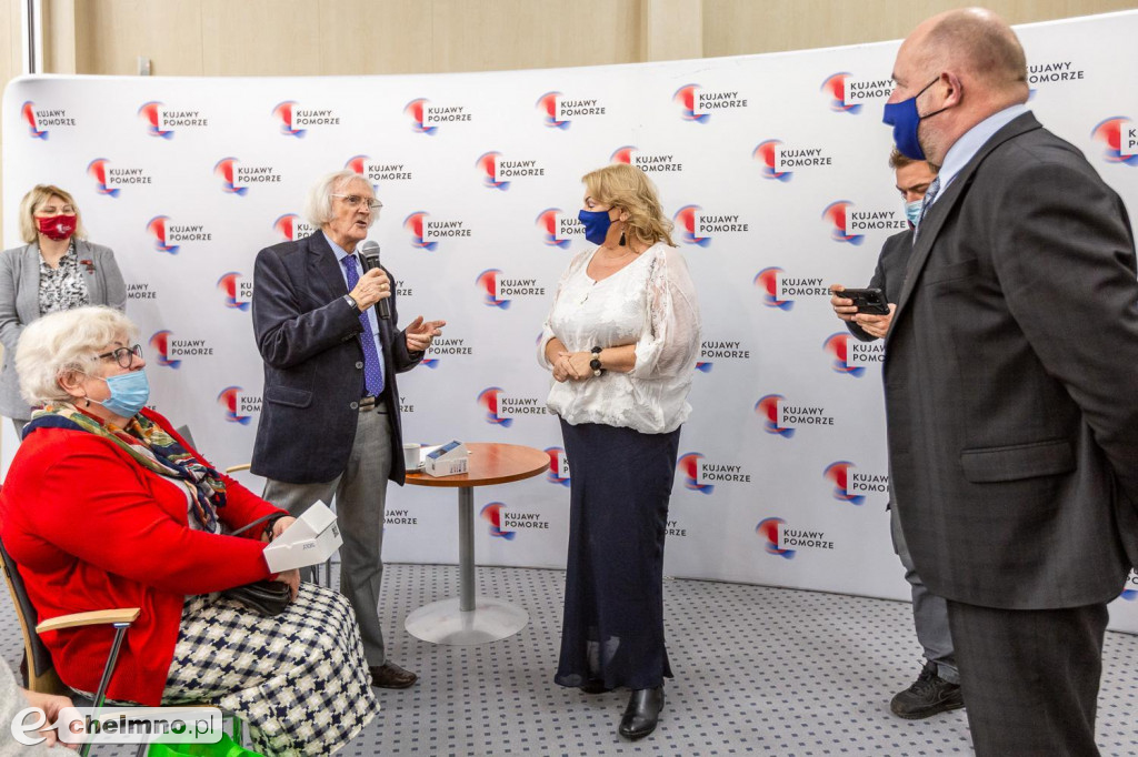 Bransoletki życia – takiego wsparcia oczekują seniorzy