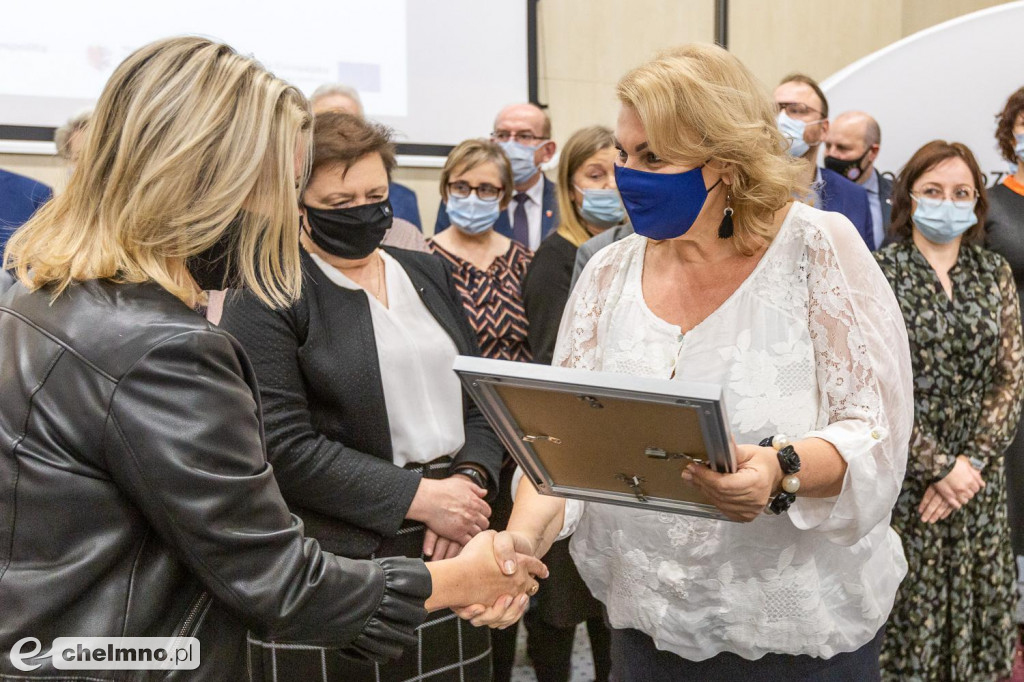 Bransoletki życia – takiego wsparcia oczekują seniorzy