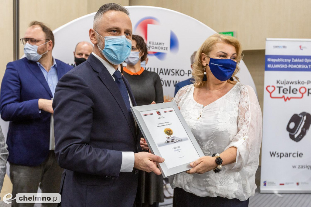 Bransoletki życia – takiego wsparcia oczekują seniorzy