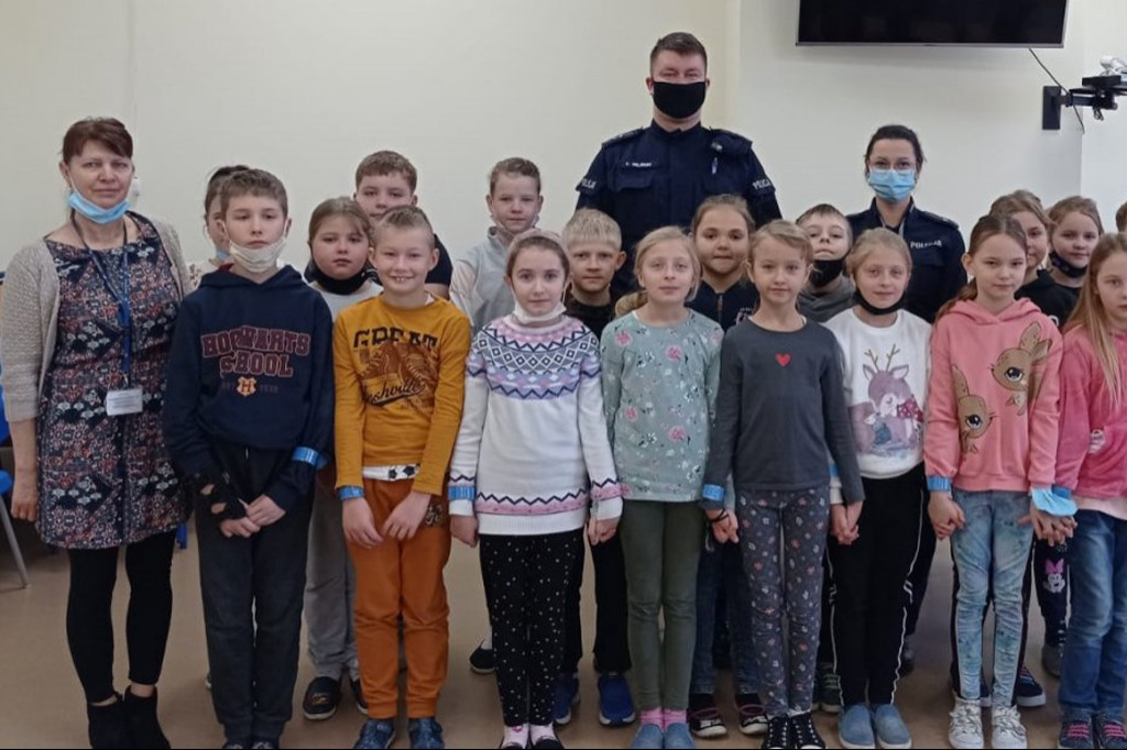 Policjanci z Chełmna odwiedzili uczniów SP w Kolnie