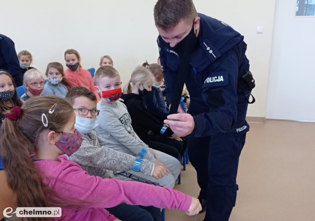 Policjanci z Chełmna odwiedzili uczniów SP w Kolnie