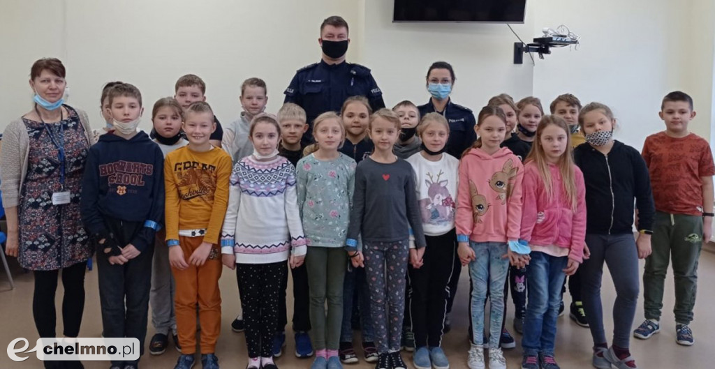 Policjanci z Chełmna odwiedzili uczniów SP w Kolnie
