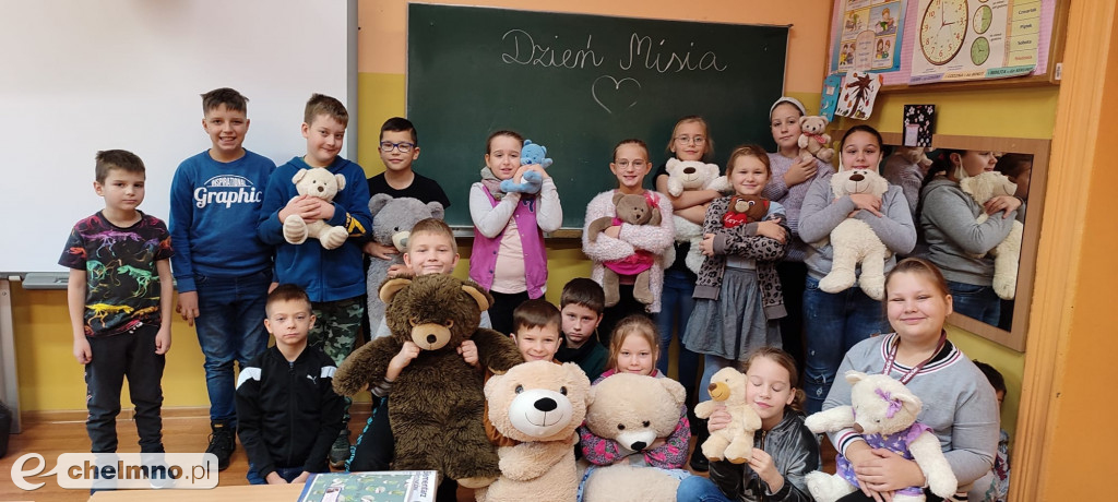 Wspomnienie Dnia Pluszowego Misia w Dwójce