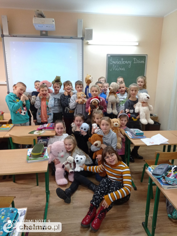 Wspomnienie Dnia Pluszowego Misia w Dwójce
