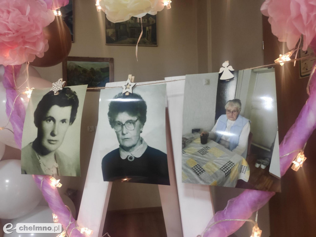 Trzy medale Unitas Durat w rękach nestorów