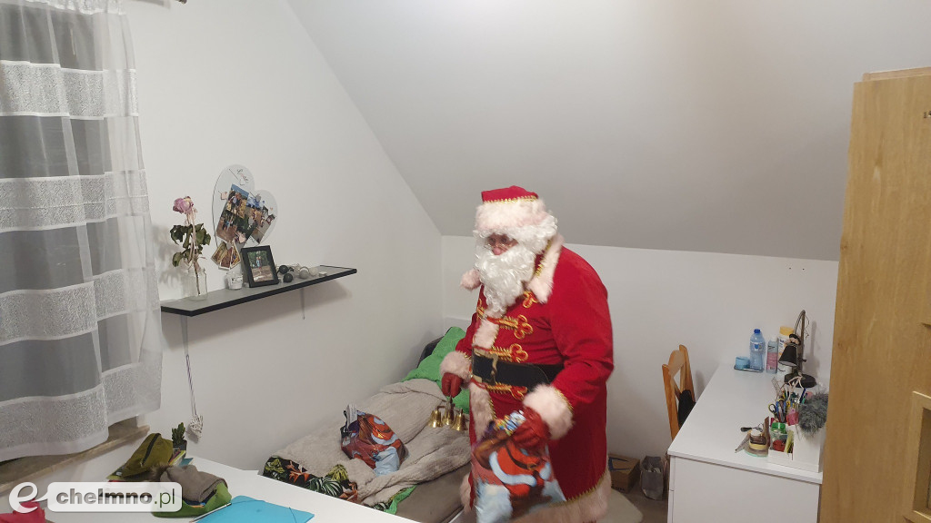 Mikołaj obudził dzieci dzwoneczkami
