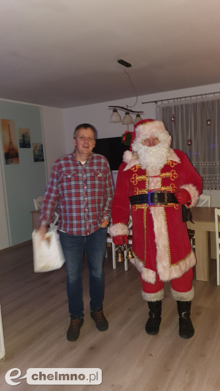 Mikołaj obudził dzieci dzwoneczkami