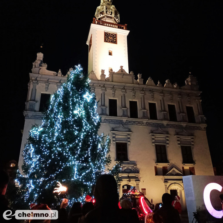 Dzieci bawiły się z Mikołajem i Elfami na Rynku
