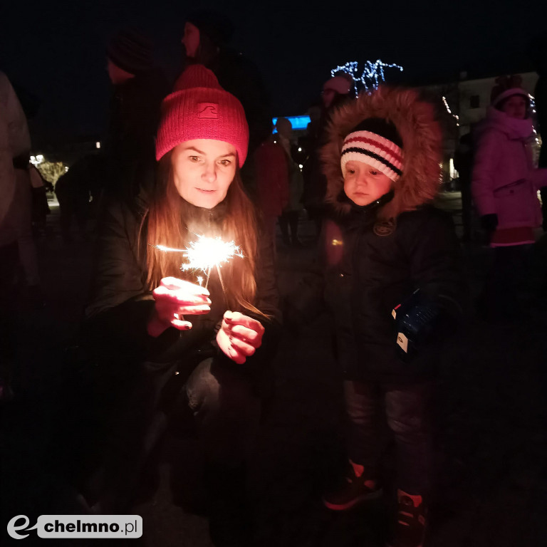 Dzieci bawiły się z Mikołajem i Elfami na Rynku