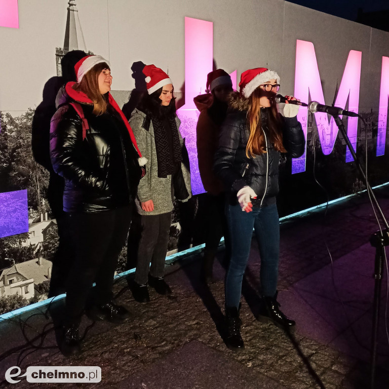 Dzieci bawiły się z Mikołajem i Elfami na Rynku