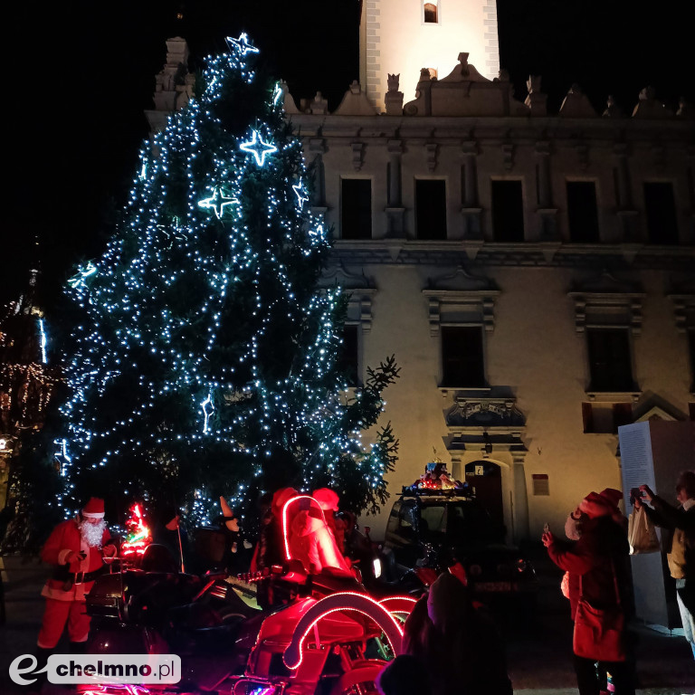 Dzieci bawiły się z Mikołajem i Elfami na Rynku