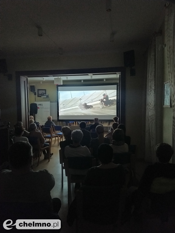 Żużlowe kino w Unisławiu