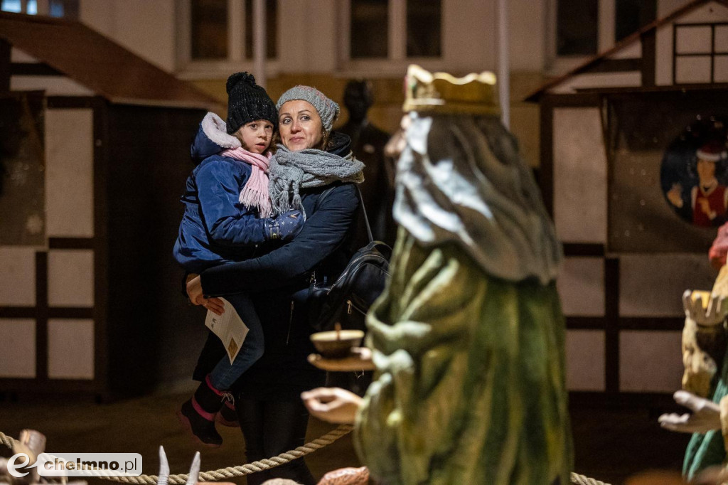 Wspólne kolędowanie przed Urzędem Marszałkowskim