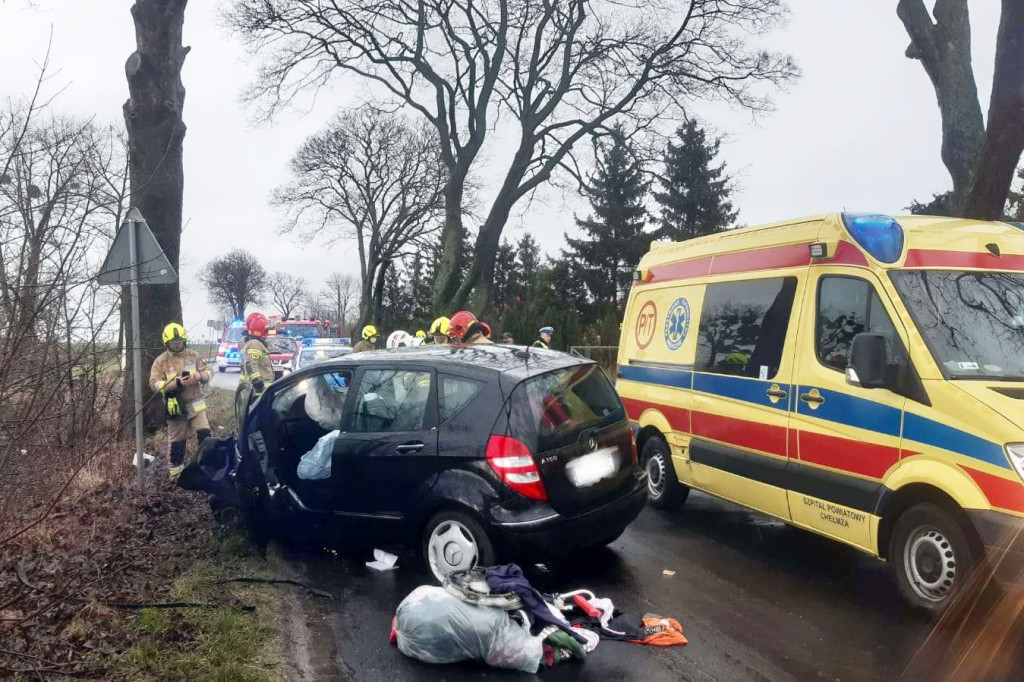 Uderzył w drzewo w Stablewicach. 30-latek trafił do szpitala