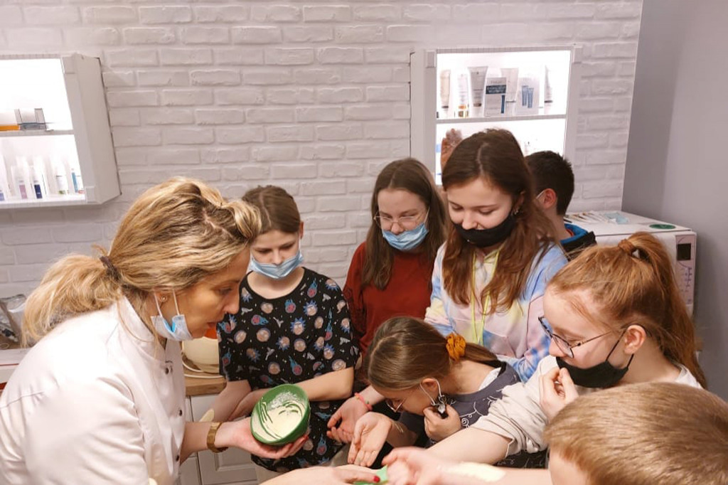 Uczniowie z Jedynki z wizytą w Salonie Urody