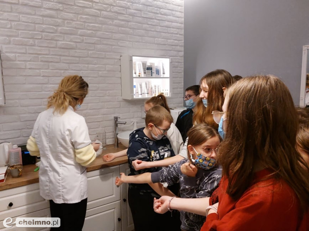 Uczniowie z Jedynki z wizytą w Salonie Urody