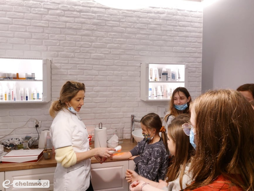 Uczniowie z Jedynki z wizytą w Salonie Urody