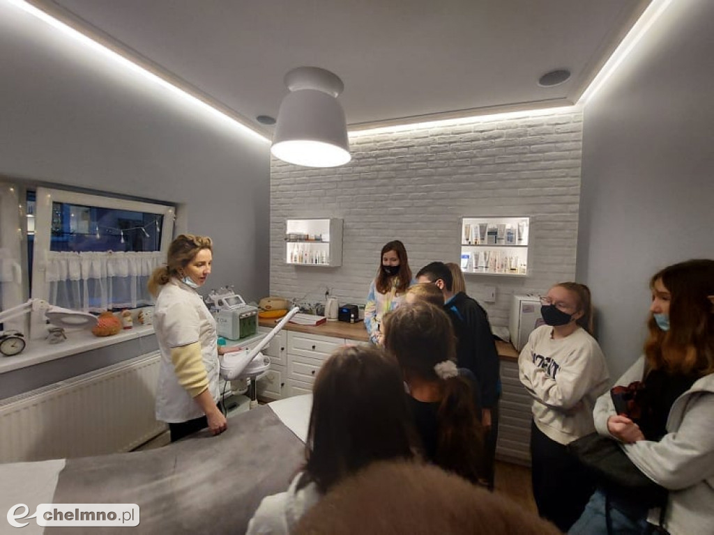 Uczniowie z Jedynki z wizytą w Salonie Urody