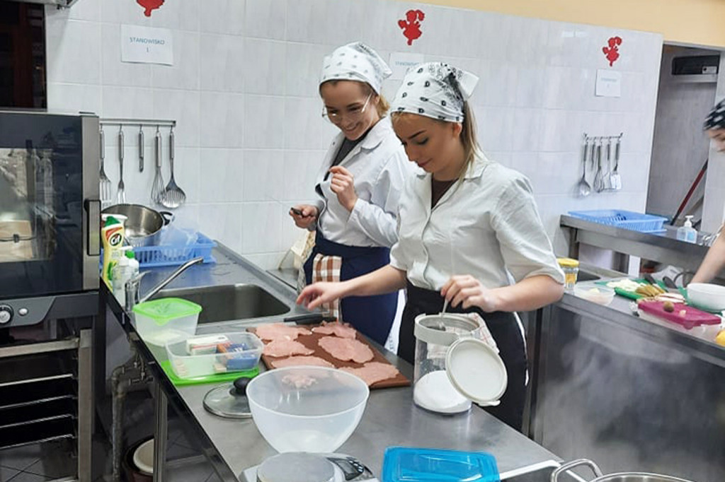 Smaczne zajęcia praktyczne w ZS CKZ w Grubnie