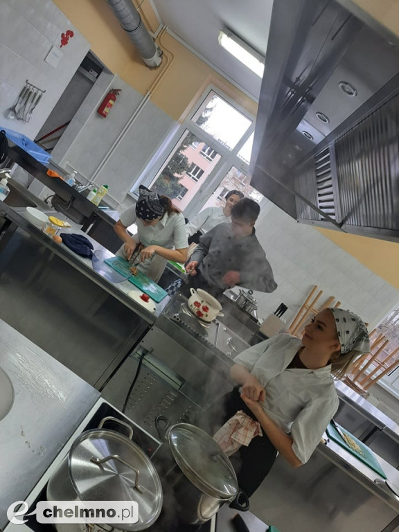 Smaczne zajęcia praktyczne w ZS CKZ w Grubnie