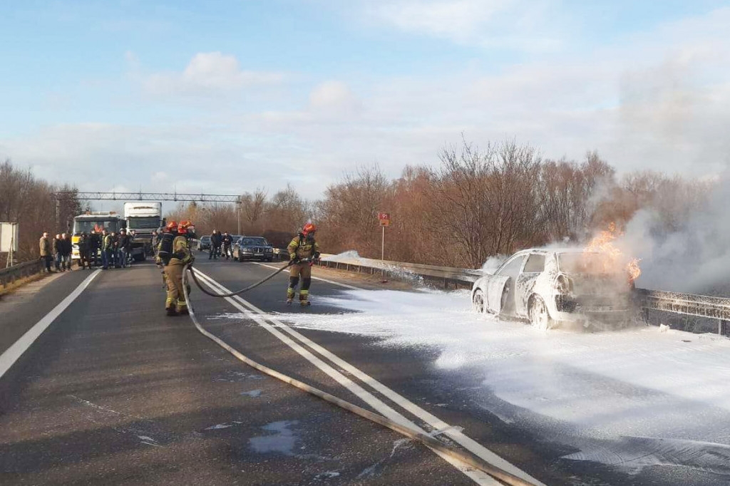 Płonęło auto na DK91. Blokada mostu na Wiśle
