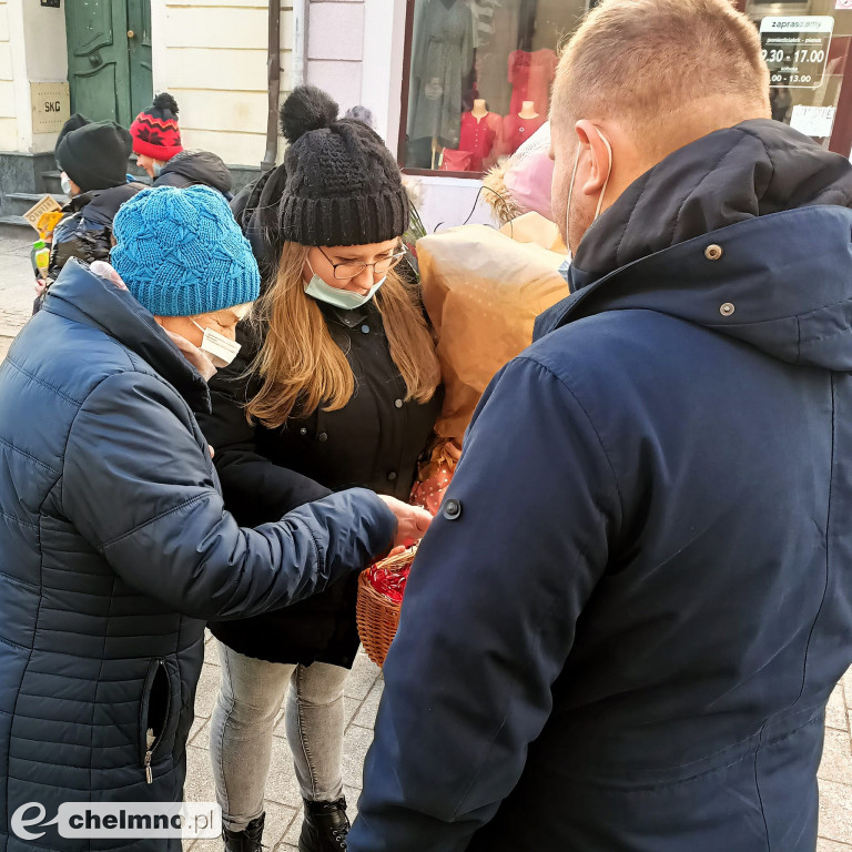 Symboliczne Walentynkowe cukierki dla mieszkańców