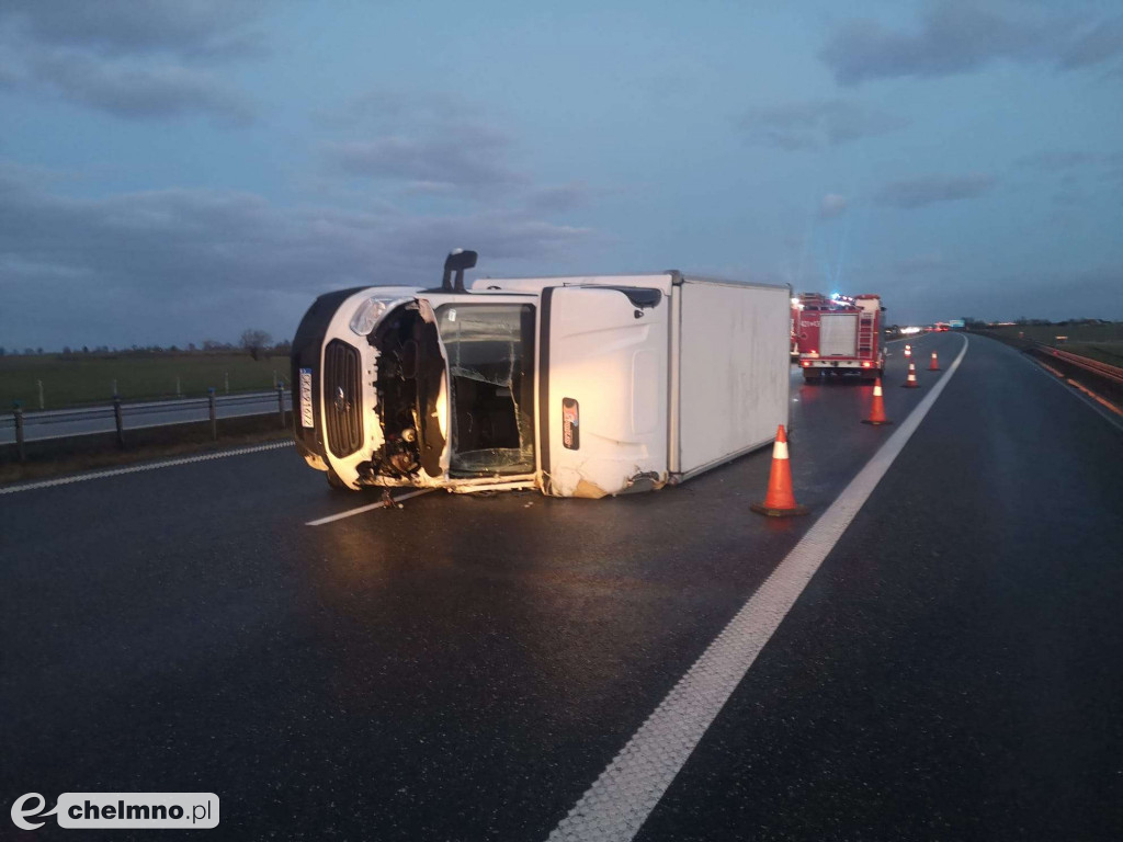 Przewrócony bus zablokował autostradę A1
