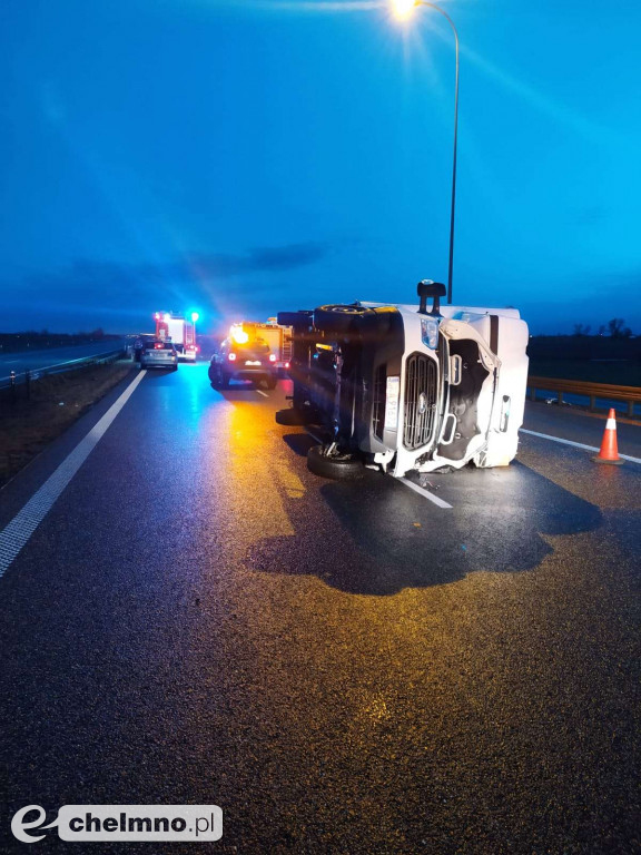 Przewrócony bus zablokował autostradę A1