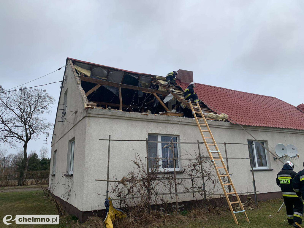 Zerwane dachy i powalone drzewa w okolicach