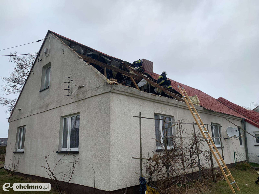 Zerwane dachy i powalone drzewa w okolicach