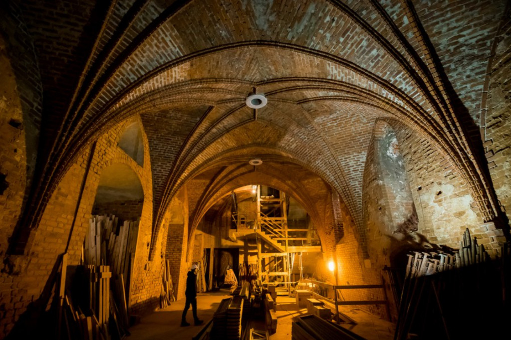 Świecka warownia odzyskuje średniowieczny blask