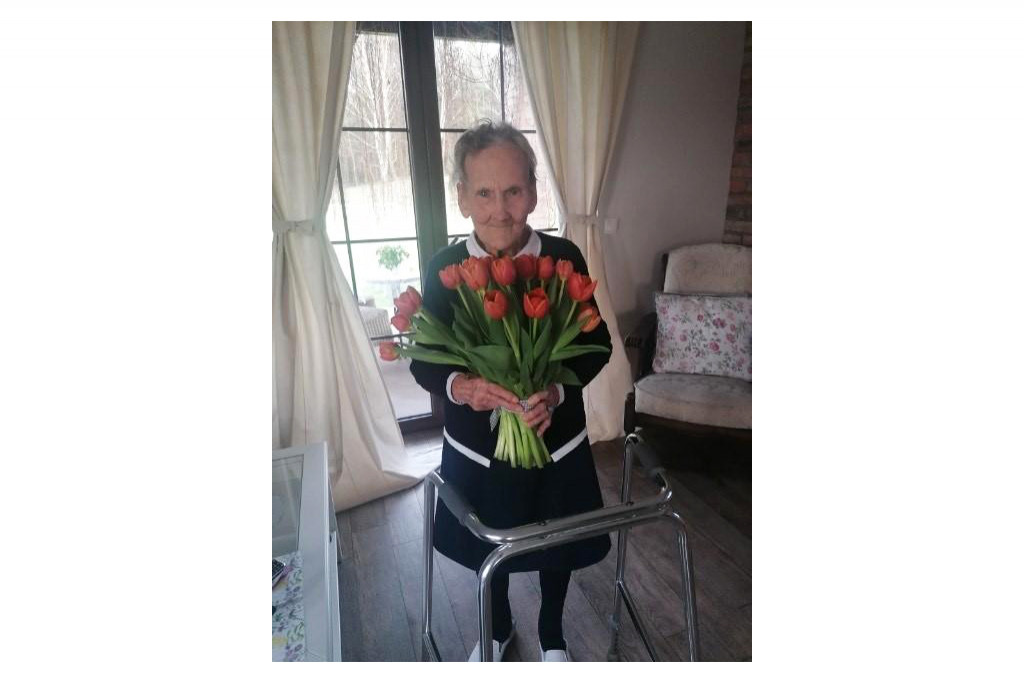 102 latka odznaczona medalem Marszałka