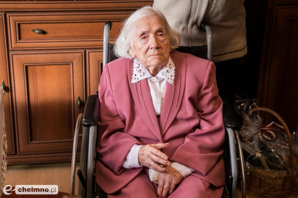 102 latka odznaczona medalem Marszałka