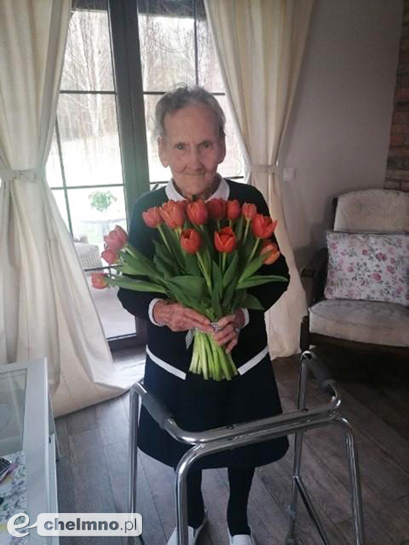 102 latka odznaczona medalem Marszałka