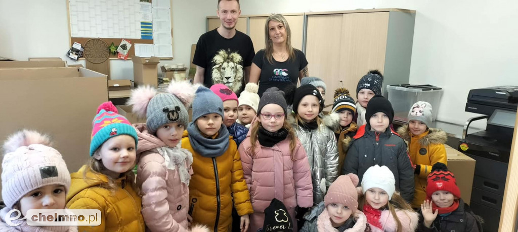 Przedszkolaki z „Tęczowego Zakątka” wspomagają