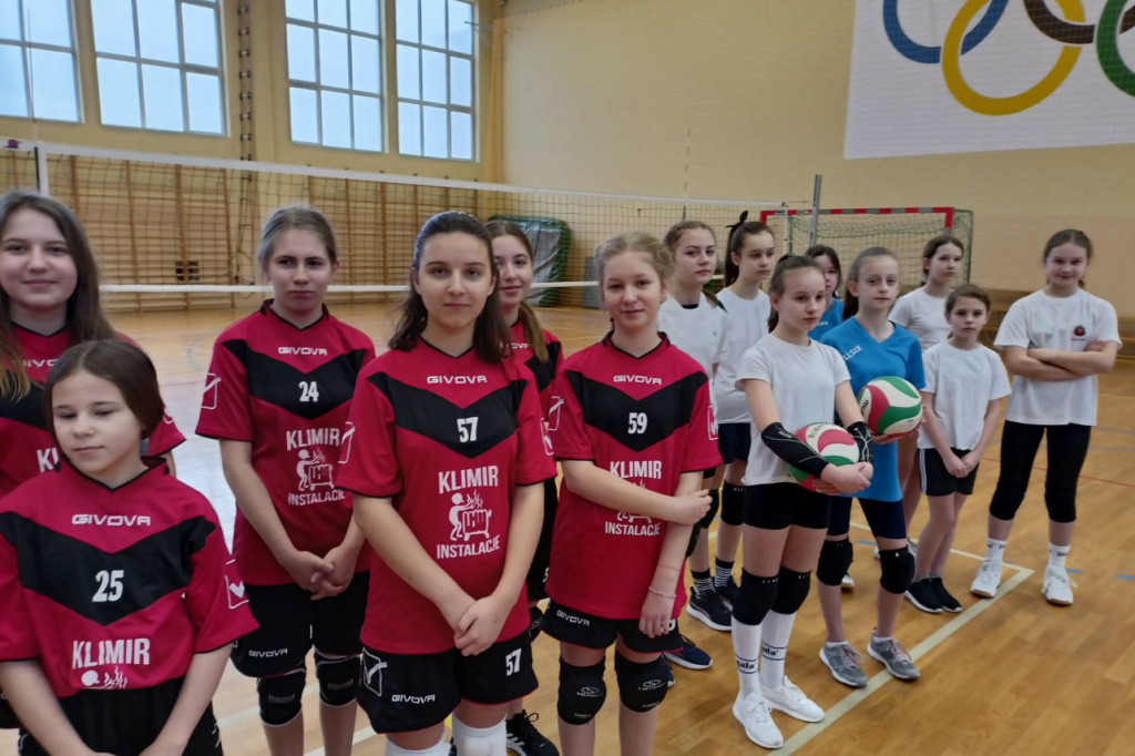 Powiatowe zawody w piłce siatkowej dziewcząt i chłopców