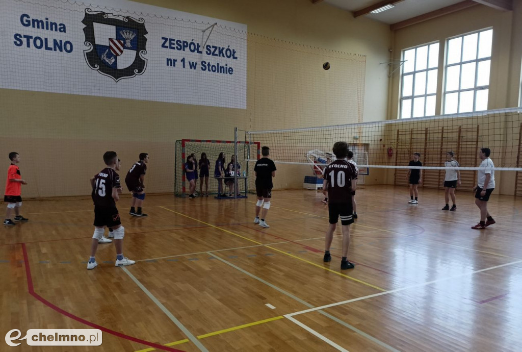 Powiatowe zawody w piłce siatkowej dziewcząt i chłopców