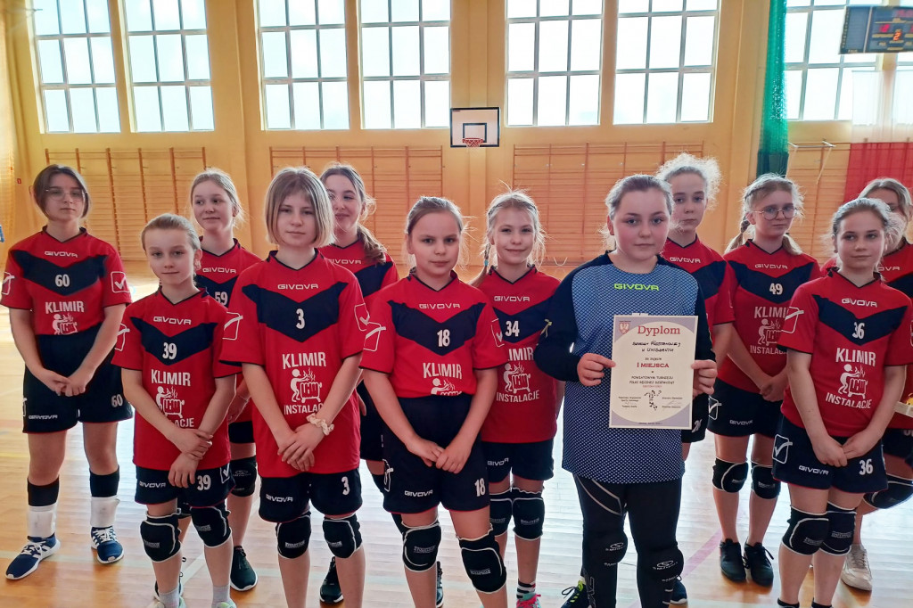 Powiatowe zawody w piłce ręcznej dziewcząt i chłopców