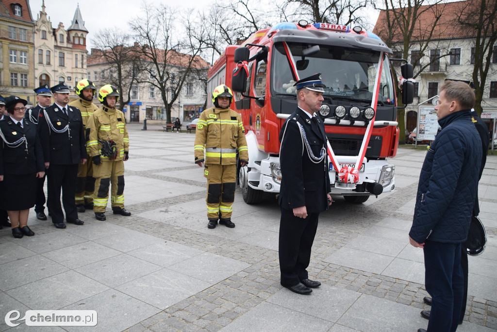 Uroczyste przekazanie i poświęcenie samochodu OSP
