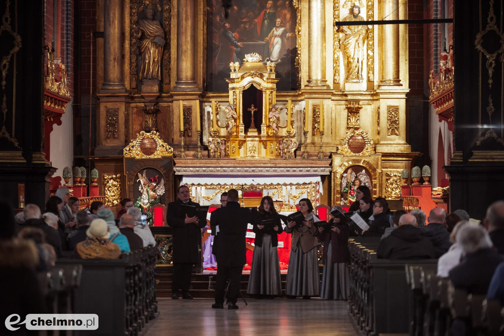 Chór Collegium Cantorum zaśpiewa podczas Misterium Męki Pańskiej
