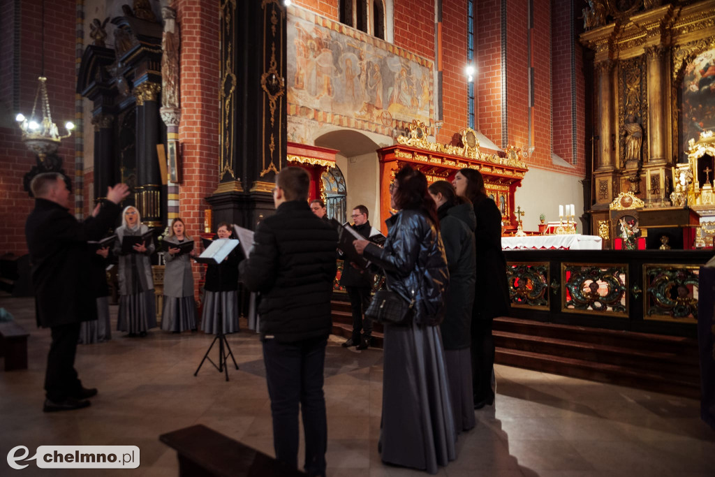 Chór Collegium Cantorum zaśpiewa podczas Misterium Męki Pańskiej