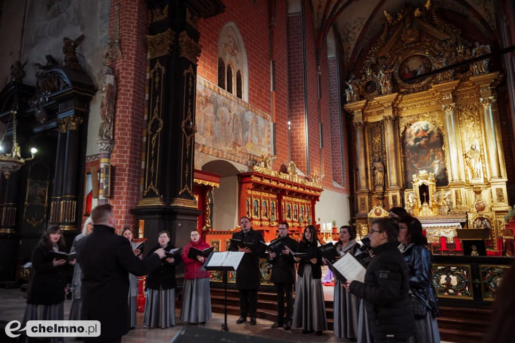 Chór Collegium Cantorum zaśpiewa podczas Misterium Męki Pańskiej