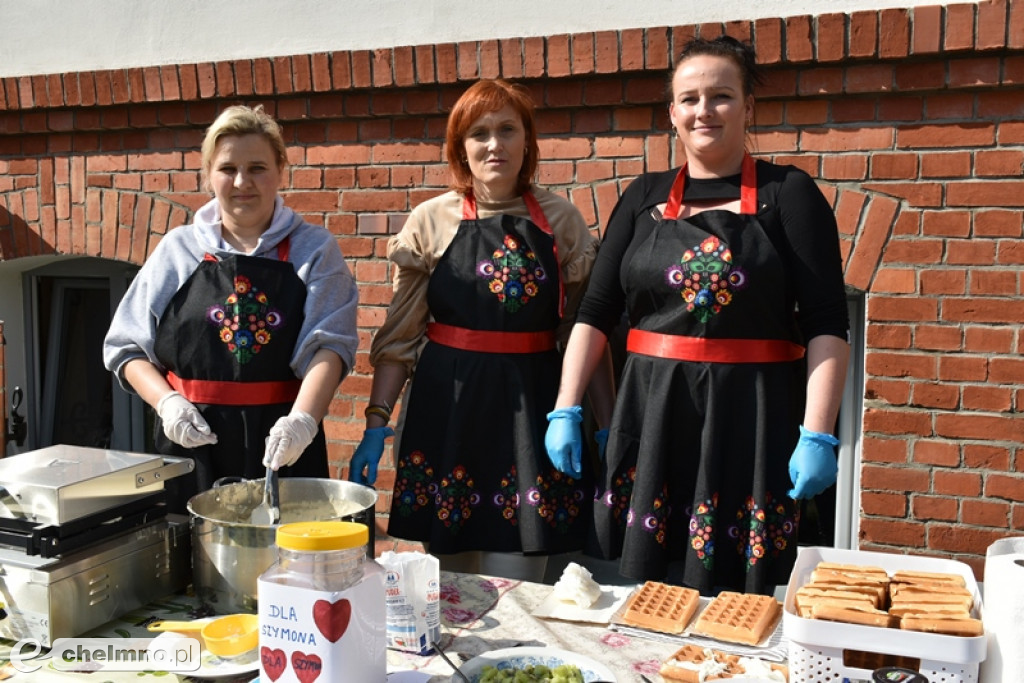 Gospodynie piekły gofry na szczytny cel